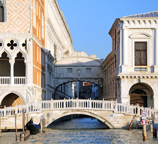 puente de suspiros y las cárceles de Venecia
 - Foto, Imagen