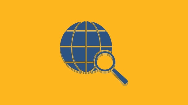 Blue Magnifying glass with globe icon isolated on orange background. Analyzing the world. Global search sign. 4K Video motion graphic animation. - Imágenes, Vídeo