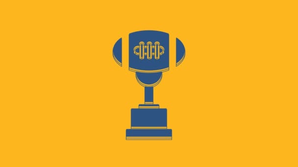 Blue Award Cup i amerykańskiej ikony piłki nożnej izolowane na pomarańczowym tle. Symbol zwycięzcy. Mistrzostwa lub trofeum. 4K Animacja graficzna ruchu wideo. - Materiał filmowy, wideo