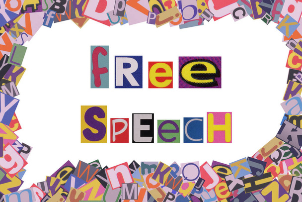 ελευθερία του λόγου από κομμένα γράμματα εφημερίδων σε μια φούσκα λόγου από επιστολές περιοδικών - Φωτογραφία, εικόνα