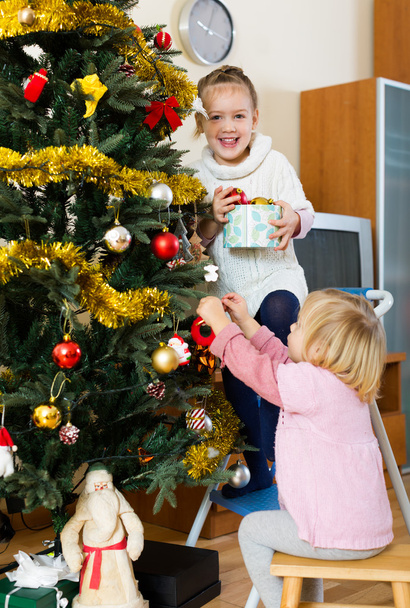Little girls with Christmas tree - Foto, Imagem