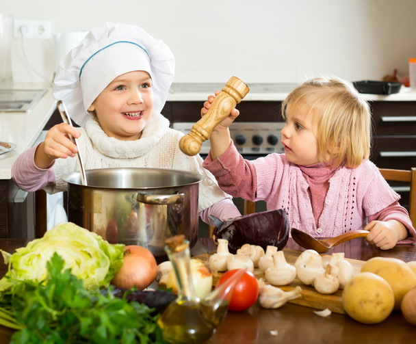 Young chefs prepare meal - Photo, Image