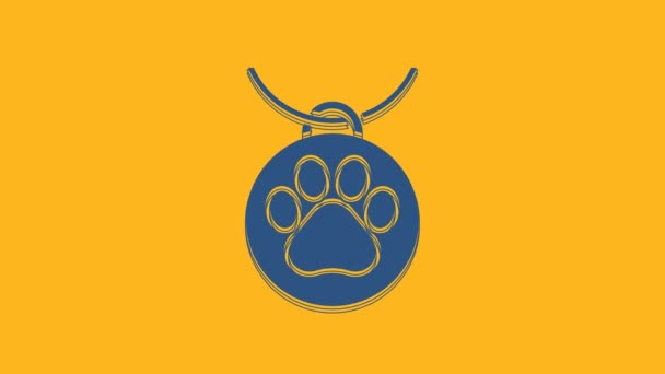 Blaues Halsband mit Namensschild-Symbol auf orangefarbenem Hintergrund. Vorräte für Haustiere. Pfotenabdruck für Hund oder Katze. Katzen- und Hundepflege. Haustierketten. 4K Video Motion Grafik Animation. - Filmmaterial, Video