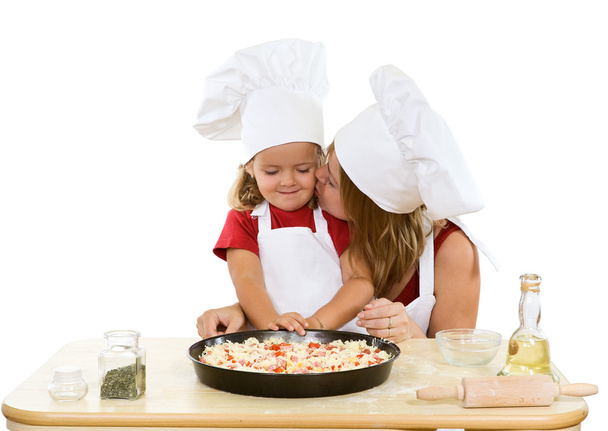 vrouw en meisje pizza maken - Foto, afbeelding