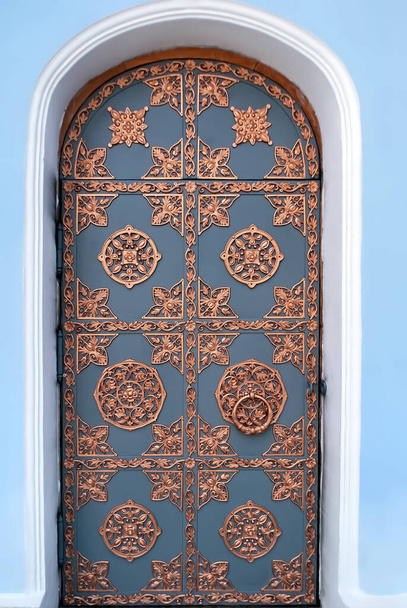 Reggiseni ornati porta modellata del Monastero di San Michele cupola d'oro a Kiev Ucraina - Foto, immagini
