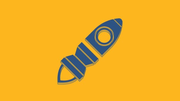 Cohete azul con icono de fuego aislado sobre fondo naranja. Viaje espacial. Animación gráfica de vídeo 4K. - Imágenes, Vídeo