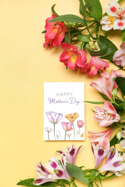 Card with text HAPPY MOTHER'S DAY and beautiful alstroemeria flowers on color background - Foto, Imagen