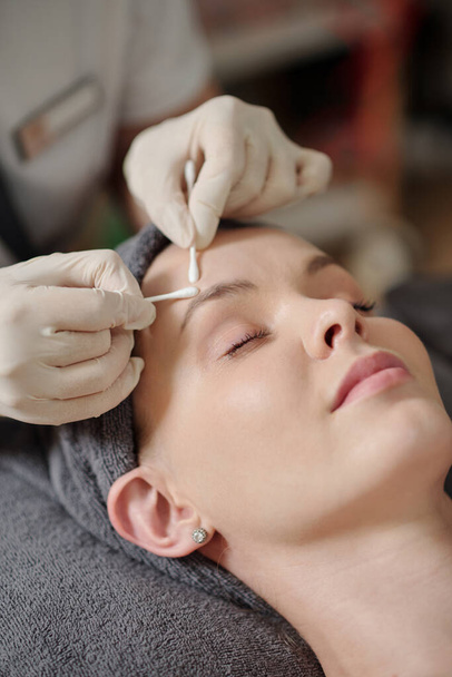 Young woman getting pore cleaning procedure in spa salon - Foto, Bild
