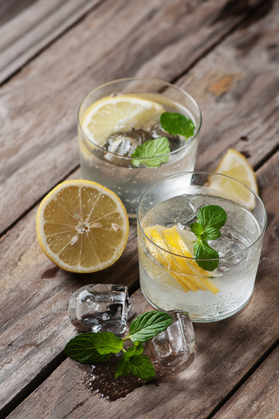 Lemonade with fresh lemon and mint - Fotografie, Obrázek