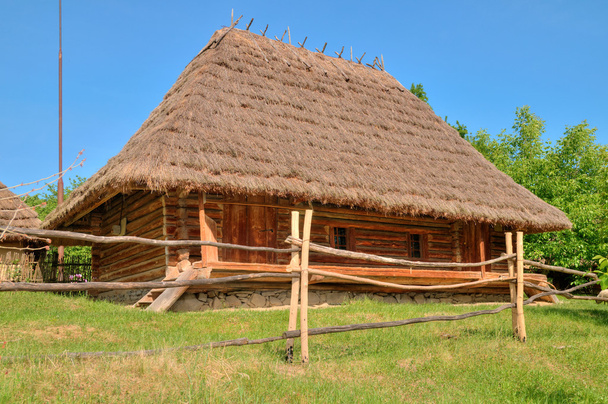 Vecchia casa in legno
 - Foto, immagini