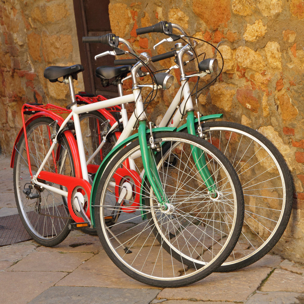 İtalya renklerde boyalı bisiklet - Fotoğraf, Görsel