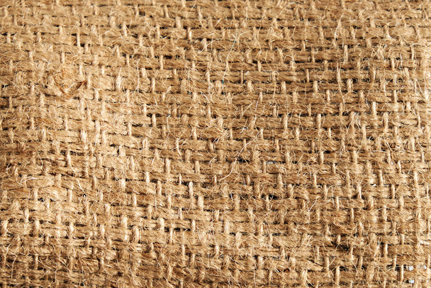 Fond de toile de jute naturelle détaillée. La texture du tissu d'une ceinture brune grossière. - Photo, image