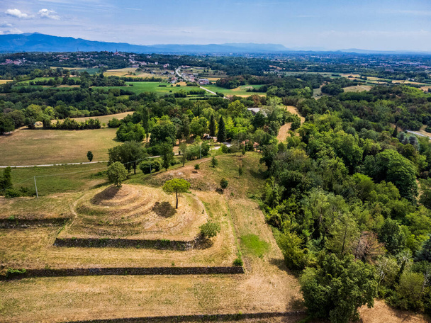 Forte di Fagagna 'nın havadan çekimi, İtalya - Fotoğraf, Görsel