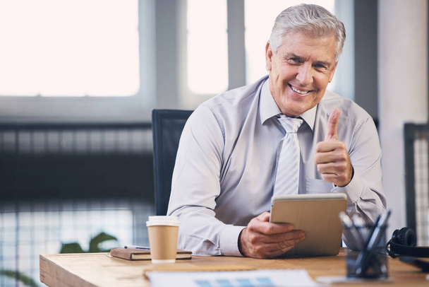 Senior, business man and tablet with thumbs up portrait, analysis and planning at desk for schedule. Elderly stock broker, fintech and mobile touchscreen for email, market strategy or contact for ceo. - Foto, Imagen