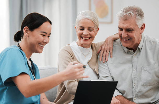 Nurse, healthcare and support with a senior couple in their home, talking to a medicine professional. Medical, insurance or life cover with a mature man and woman meeting a medicine professional. - Foto, Imagem