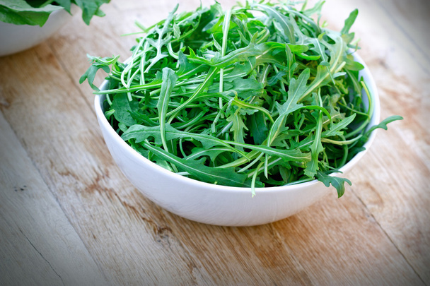 新鮮な有機グリーン サラダ (ルッコラ) - 写真・画像