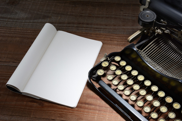 Typewriter and Note Pad - Fotó, kép