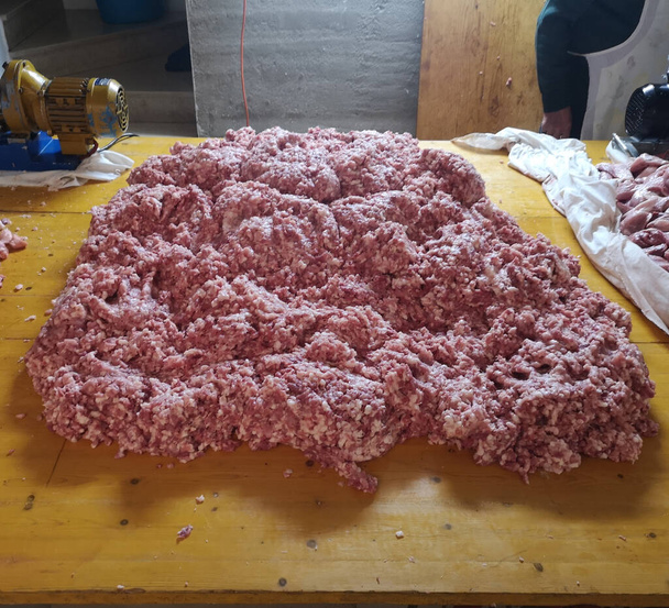 slaughter pig processing for sausages and salami - Foto, Imagem