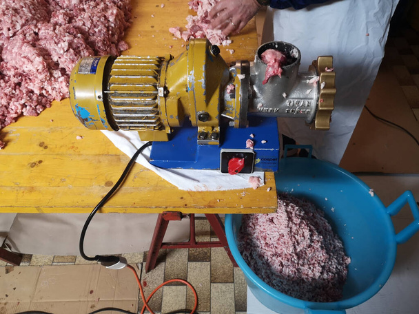 slaughter pig processing for sausages and salami - Zdjęcie, obraz