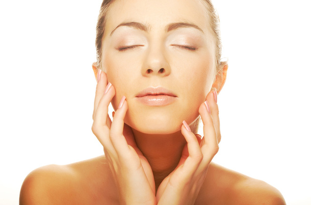 Piękne zdrowie kobieta twarz z czystej skóry czystości - Zdjęcie, obraz