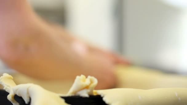 Pastry hands make pie tart jam - Video, Çekim