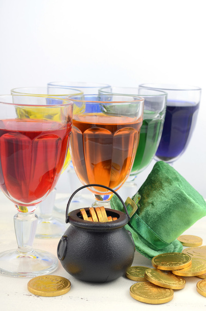 День святого Патрика вечеринка радуга цвета напитков
 - Фото, изображение