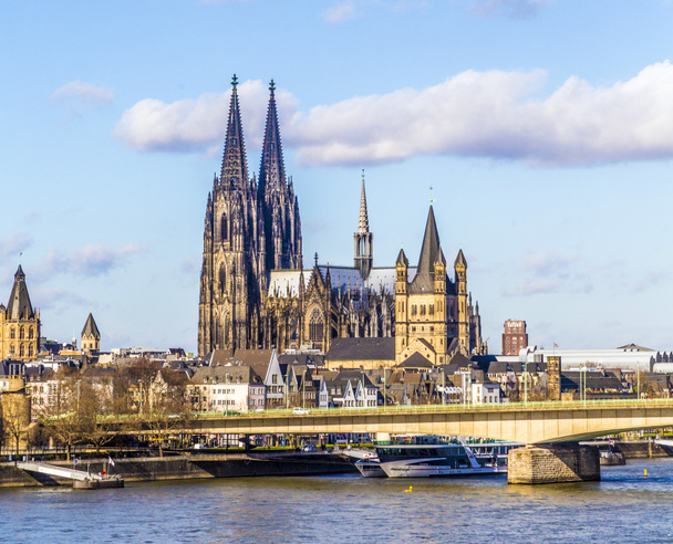 Köln skyline kupola és a bridge - Fotó, kép