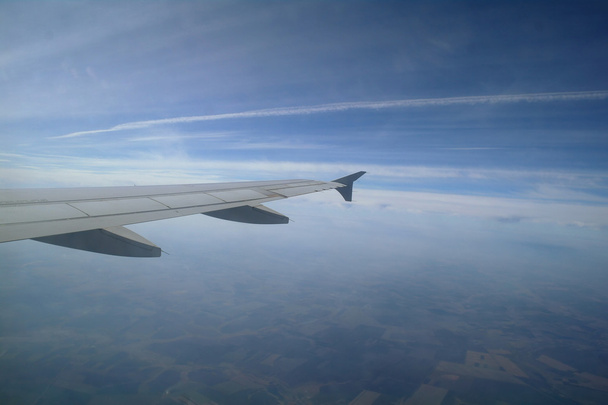 samolot w błękitne niebo - Zdjęcie, obraz