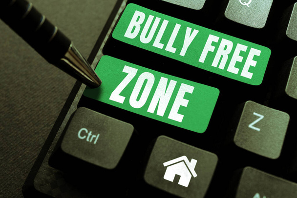 Tekstbord met Bully Free Zone, Word for Be respectful to other bullying is not allowed here - Foto, afbeelding