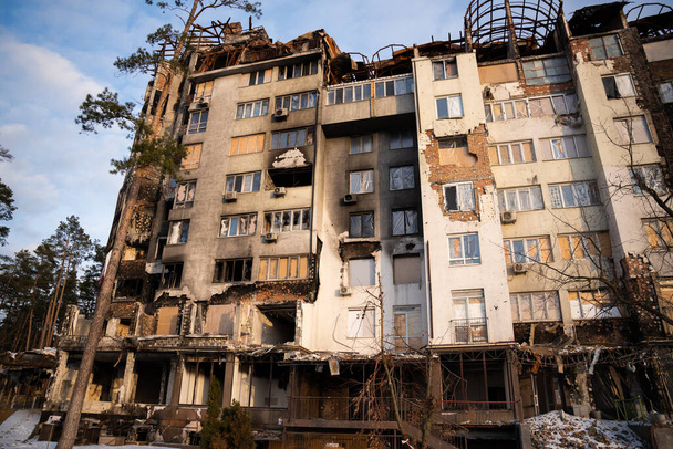 03.02.2023 Bucha, Kyiv, Ukraine: Destroyed buildings in the town after bombs and missiles attacks in the city - Fotografie, Obrázek