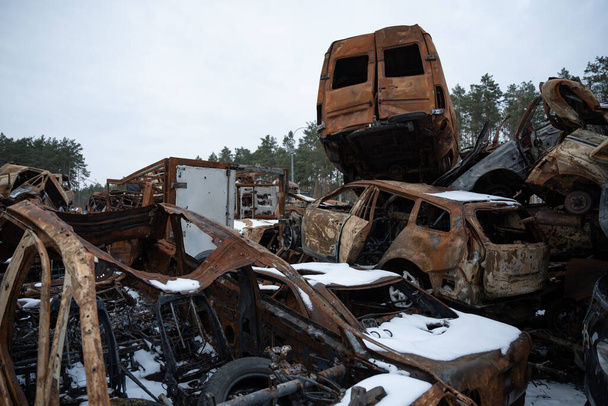 Stacked a bunch of crashed cars after fire and missiles attacks in city - Valokuva, kuva