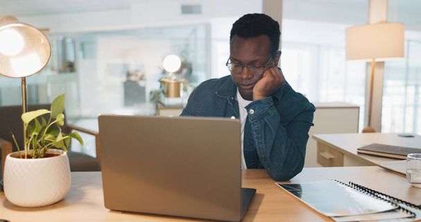 African businessman, headache and laptop working in office for deadline, tech documents or report planning burnout. Black corporate man, head pain and stress, fatigue or tired with tech device glitch. - Foto, imagen