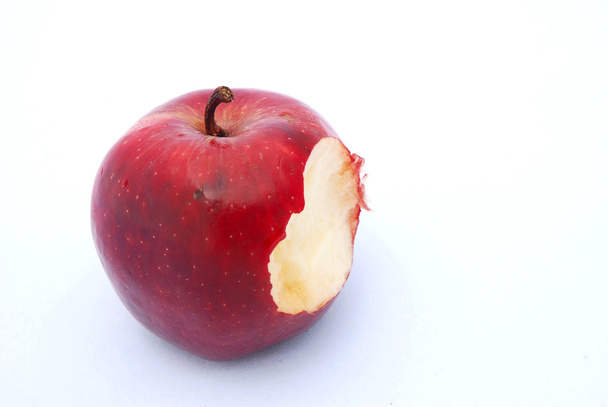 czerwone jabłko ugryźć - Zdjęcie, obraz