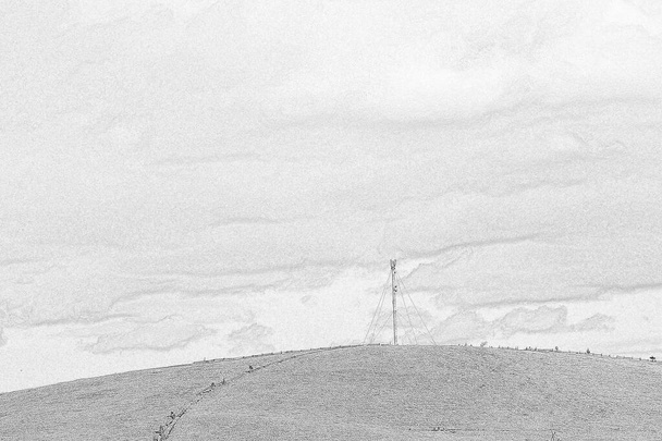 Estação transmissora na colina e nuvens pesadas gravura mão desenhado esboço. Foto-realista paisagem monocromática desenho áspero. Arte de lápis de paisagem de natureza de alta qualidade. Imagem gráfica detalhada criativa - Foto, Imagem