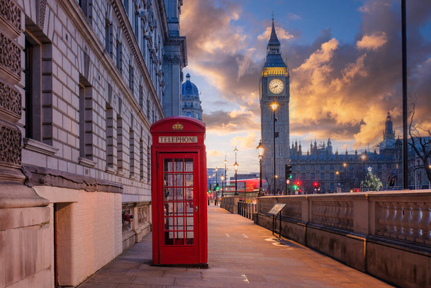 Big Ben and Houses of Parliament en Londres, Reino Unido. Colorido amanecer - Foto, imagen