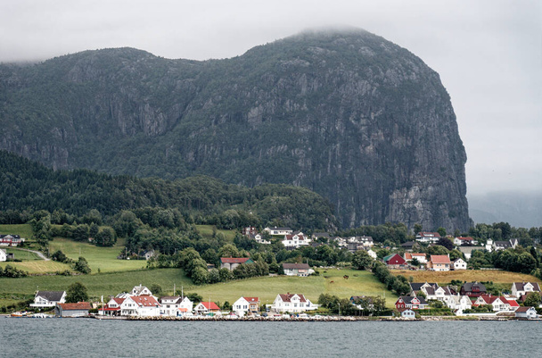 Beau paysage estival le long du littoral et des fjords. Lysefjord, près de Stavanger, comté de Rogaland, Norvège. - Photo, image