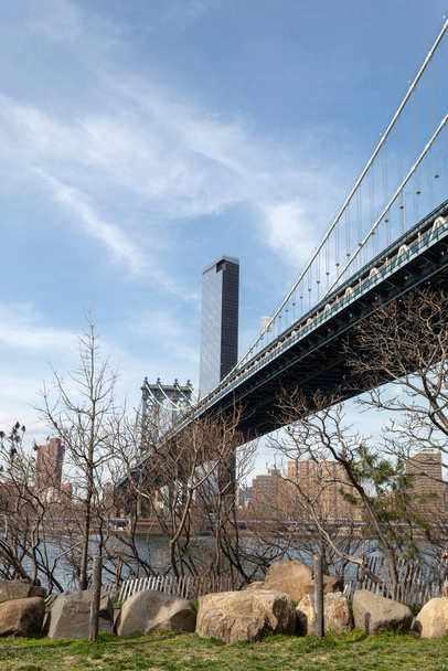 Manhattan Bridge from Brooklyn bridge park with blue sky in the background on a spring day - Valokuva, kuva