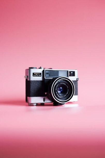 Fujica Auto-M antique camera on a pink background - 写真・画像