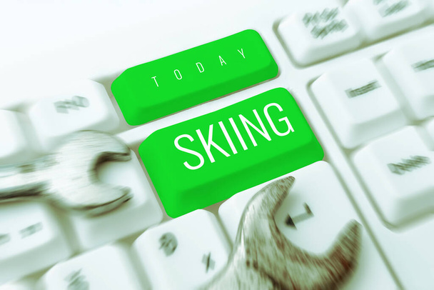 Εννοιολογική λεζάντα Σκι, Εννοιολογική φωτογραφία δράση του ταξιδιού πάνω από σκι χιόνι ειδικά ως άθλημα ή αναψυχή - Φωτογραφία, εικόνα