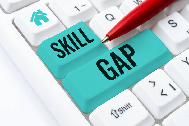 Texto que presenta Skill Gap, Word Written on Refering to a persons debilidad o limitación de conocimientos - Foto, Imagen