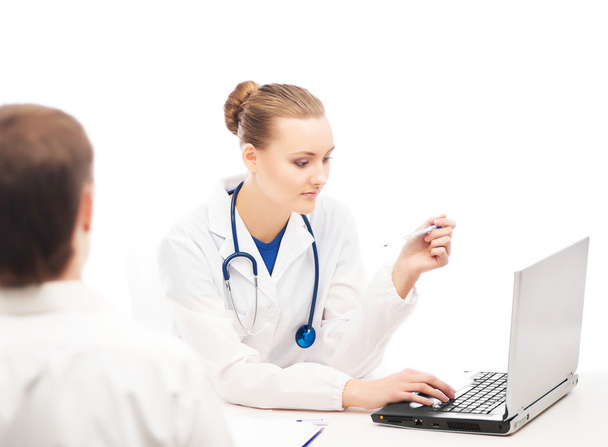 Female doctor consulting  patient - Foto, immagini