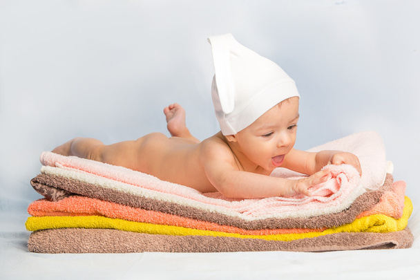 Baby auf Handtüchern - Foto, Bild