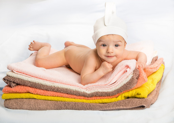 Bebé en toallas
 - Foto, imagen