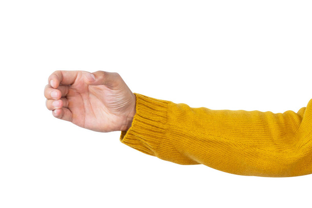 Γυναικείο χέρι δείχνουν κρατώντας κάτι σαν ένα μπουκάλι με κίτρινο πουκάμισο απομονώνονται σε λευκό φόντο. Περιλαμβάνεται η διαδρομή αποκοπής - Φωτογραφία, εικόνα