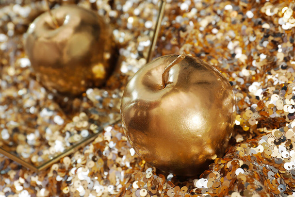 Golden apple and mirror on sequin fabric, closeup - Фото, зображення