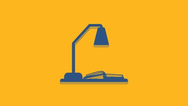 Blue Workplace con lampada da tavolo e icona del libro aperto isolato su sfondo arancione. Lampada da tavolo per ufficio. Animazione grafica 4K Video motion. - Filmati, video