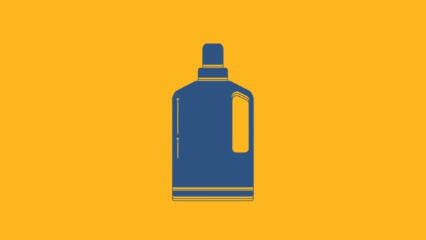 Голубая пластиковая бутылка для жидкого стирального порошка, отбеливателя, жидкости для мытья посуды или другого чистящего средства, выделенного на оранжевом фоне. Видеографическая анимация 4K. - Кадры, видео