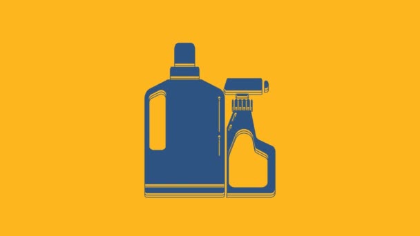 Modrá Plastové láhve na tekuté prací prostředky, bělidlo, mycí kapalina nebo jiné čisticí prostředky ikony izolované na oranžovém pozadí. Grafická animace pohybu videa 4K. - Záběry, video