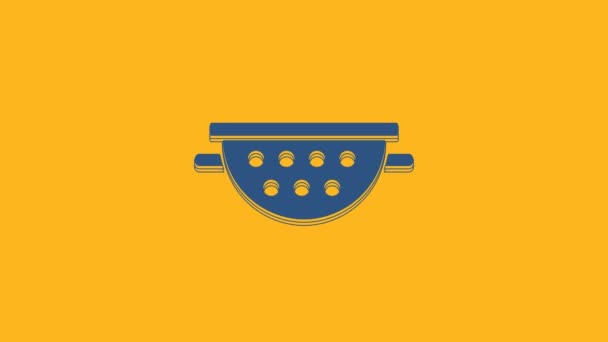 Modrá kuchyně colander ikona izolované na oranžovém pozadí. Nádobí na vaření. Znamení příboru. Grafická animace pohybu videa 4K. - Záběry, video