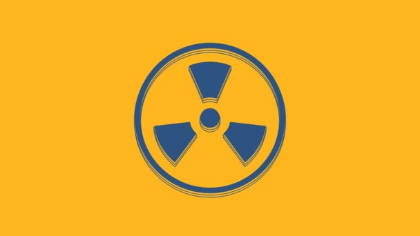 Icono radiactivo azul aislado sobre fondo naranja. Símbolo tóxico radiactivo. Señal de peligro de radiación. Animación gráfica de vídeo 4K. - Metraje, vídeo